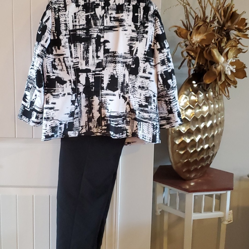 Suit - Picture 3 of 3